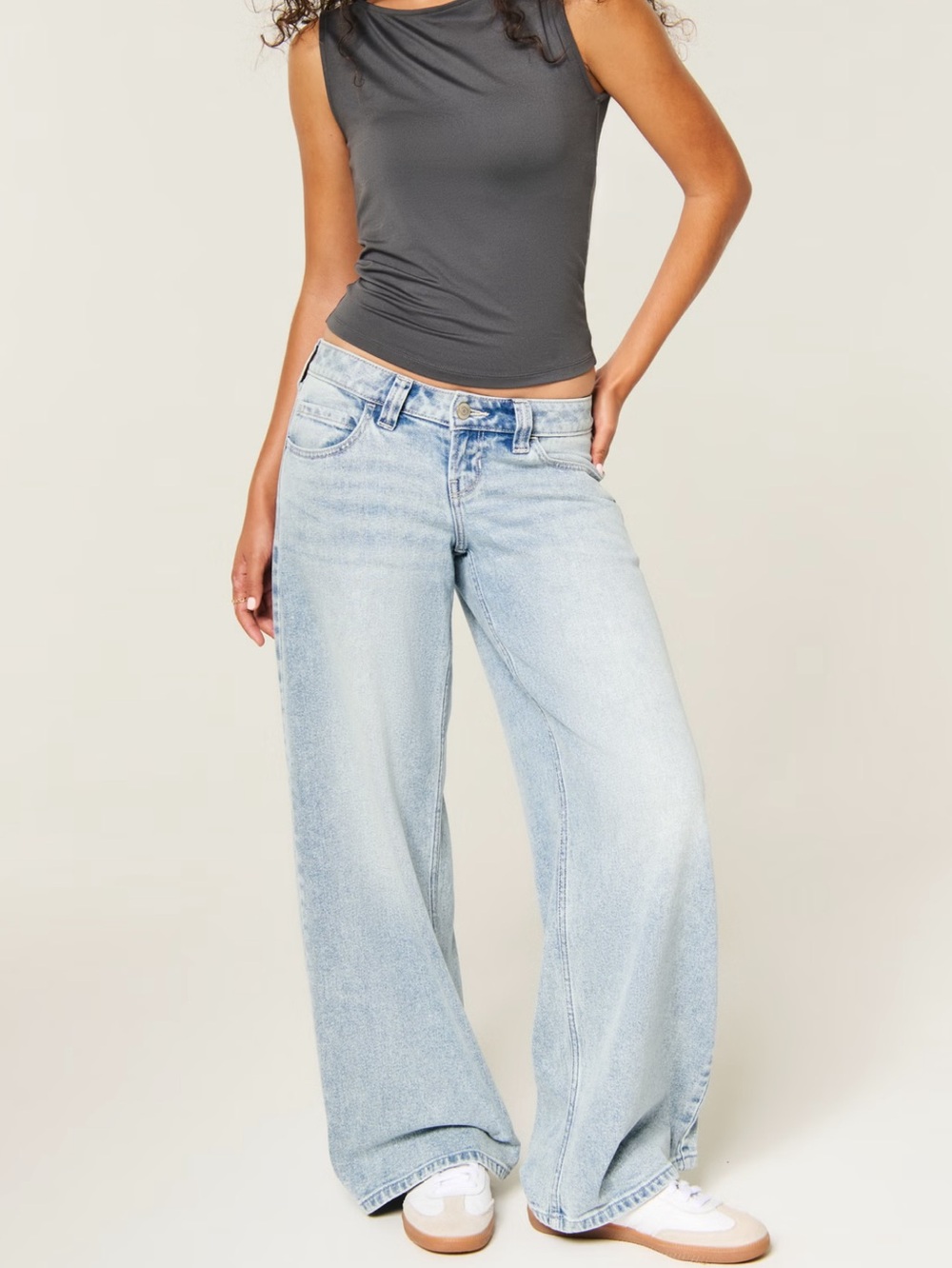 Hollister Light Wash Baggy Low rise Size 25